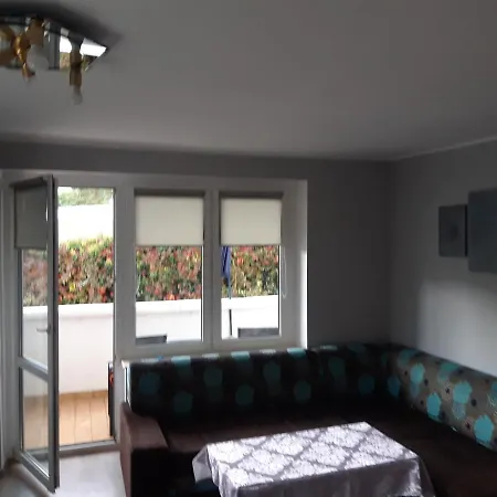Apartment Walecznych 11 *